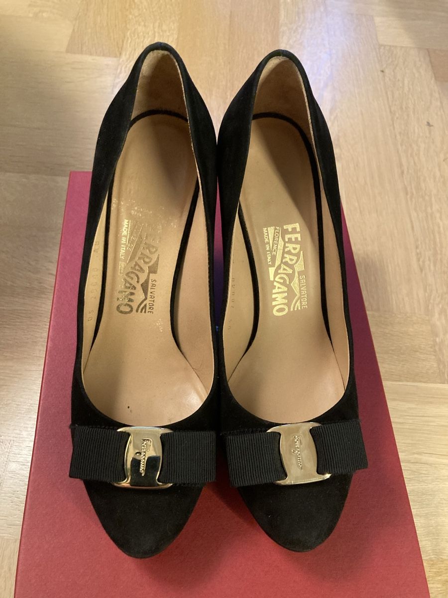 Salvatore Ferragamo Scarpe da donna: Ferragamo Wedges Black Suede Size 7.5C – Usato da Zürich venduto da Maki333 1