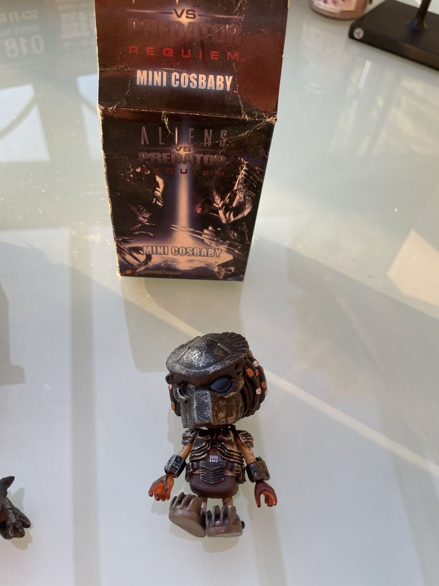 Statuette: Figurine mini cosbaby alien vs predator  – Usato da Les Brenets venduto da serialdrink