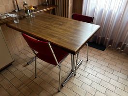 Vintage-Esstisch mit Chromgestell  70er-Jahre-Design