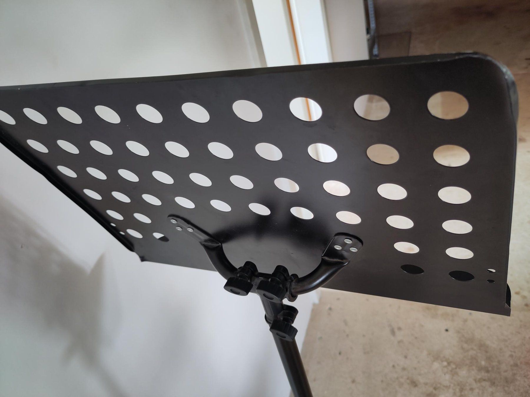 Supporti per strumenti musicali & leggii: Notenständer von C. Giant, schwarz – Usato da Diessenhofen venduto da bos_6g9n 2