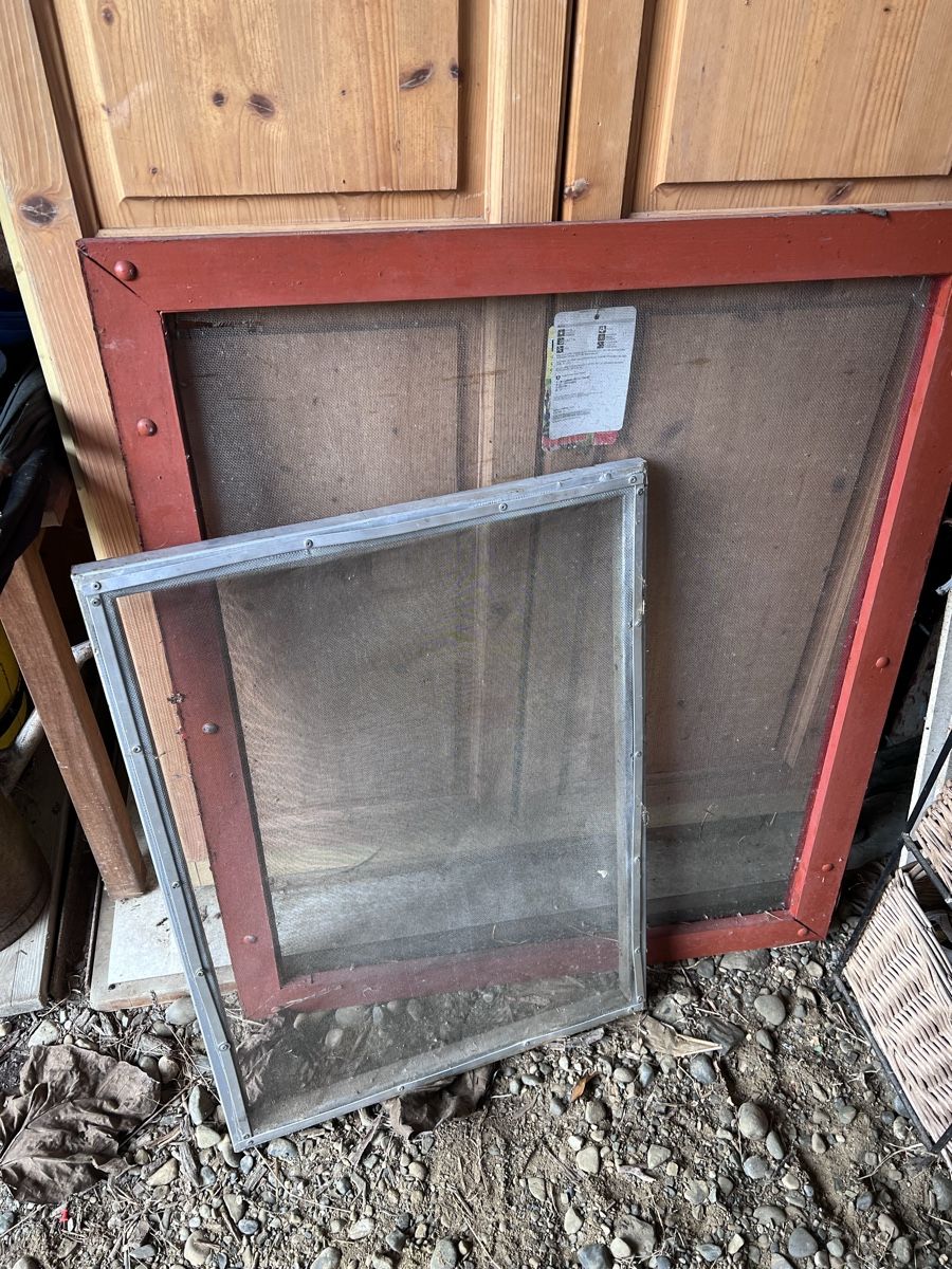 Grilles & Grillages: 2 Abdeckgitter im Rahmen – D'occasion à Steckborn par Holiday66