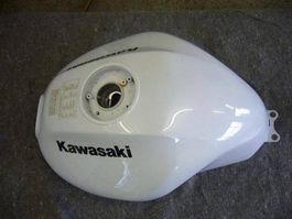 Kawasaki ER-6n / 2009 Benzintank