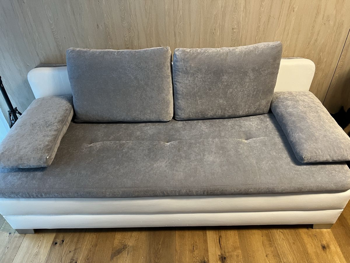 Divani: Modernes Schlafsofa mit Bettfunktion & Stauraum – Usato da Kaltbrunn venduto da Fl.bischof