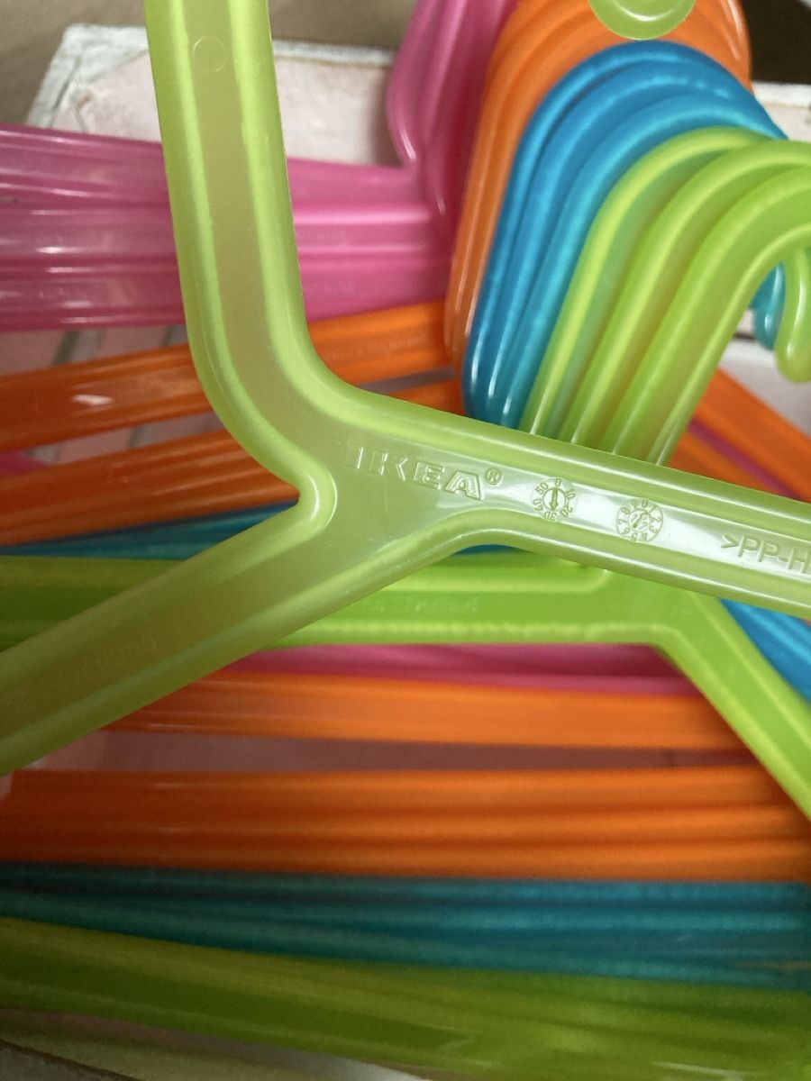 Ikea Appendiabiti: 15 Bunte Kinderkleiderbügel IKEA  – Usato da Kefikon ZH venduto da Klukka97 2