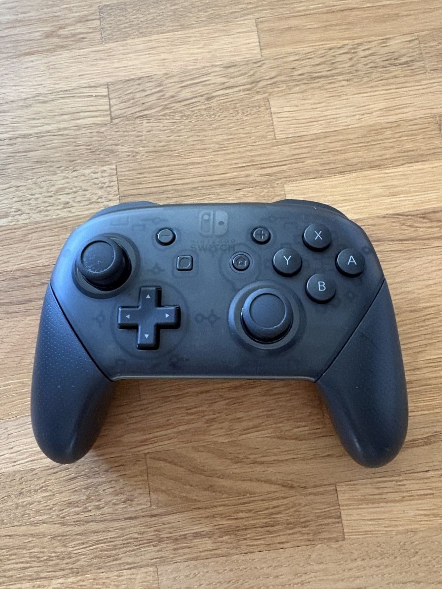 Nintendo Controller: Original Nintendo Switch Pro Controller – Neu (gemäss Beschreibung) aus Thun von _Cathy