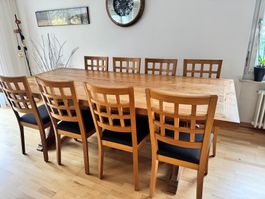 Esstisch mit 8 Stühlen Holz massiv gebraucht guter Zustand