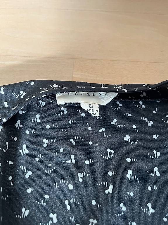 Vestiti: Schwarzes Blümchenkleid mit Puffärmeln – Usato da Luzern venduto da nad_2my8 2