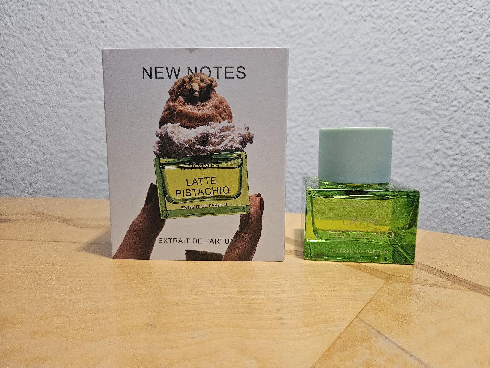 Profumi & Eau de Toilette: New Notes Latte Pistachio 50 Ml EDP – Nuovo e nell'imballaggio originale da Sargans venduto da Chicco051