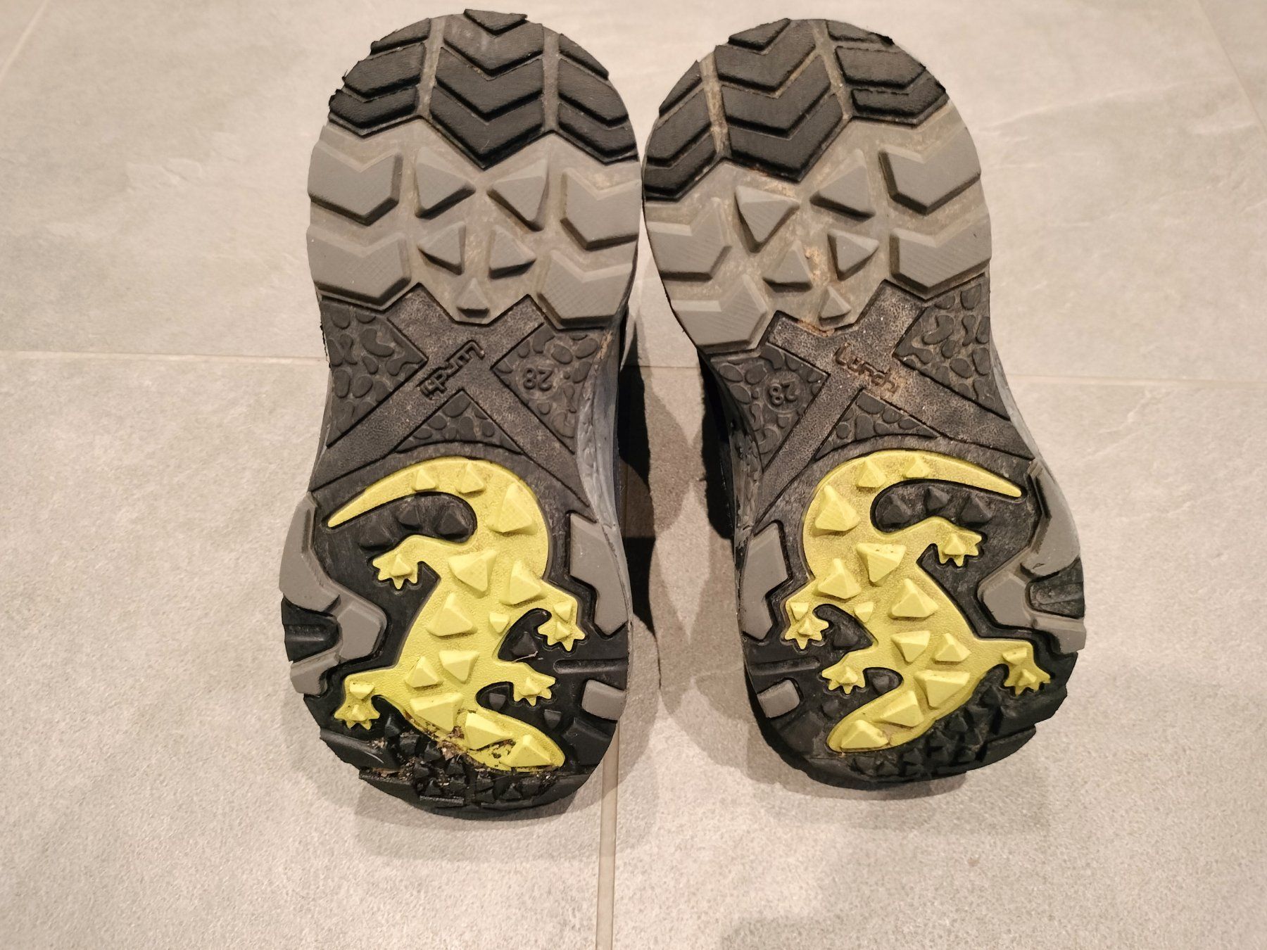 Scarpe per ragazzi: Winter/Übergangsstiefel Grösse EU 28 – Usato da Neftenbach venduto da TheKringel 1