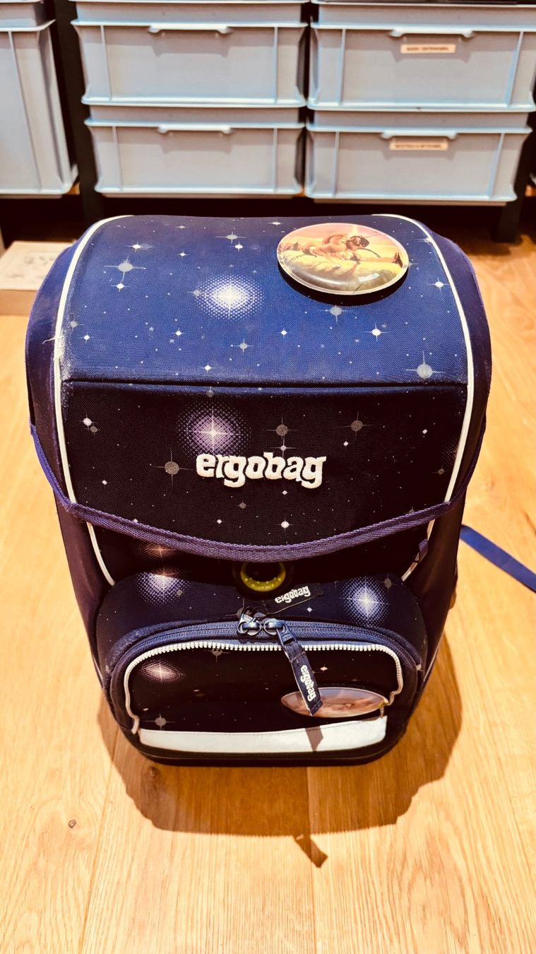 Ergobag Zaini: Ergobag Cubo Schulthek mit Sternenmotiv – Usato da Hinwil venduto da Oler