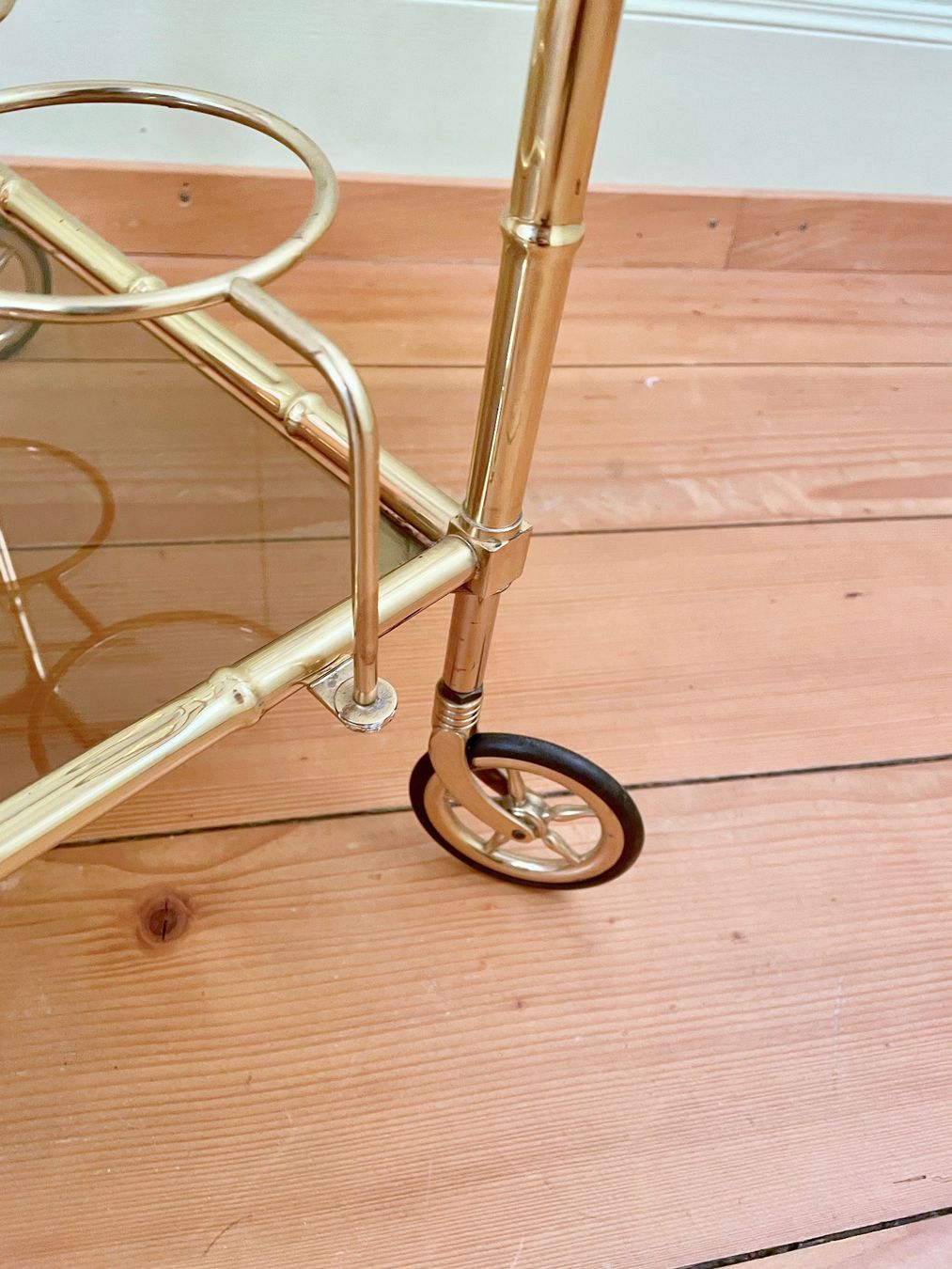 Carrelli di servizio: Faux Bamboo Servierwagen // Hollywood Regency – Usato da Schinznach-Dorf venduto da mix 3