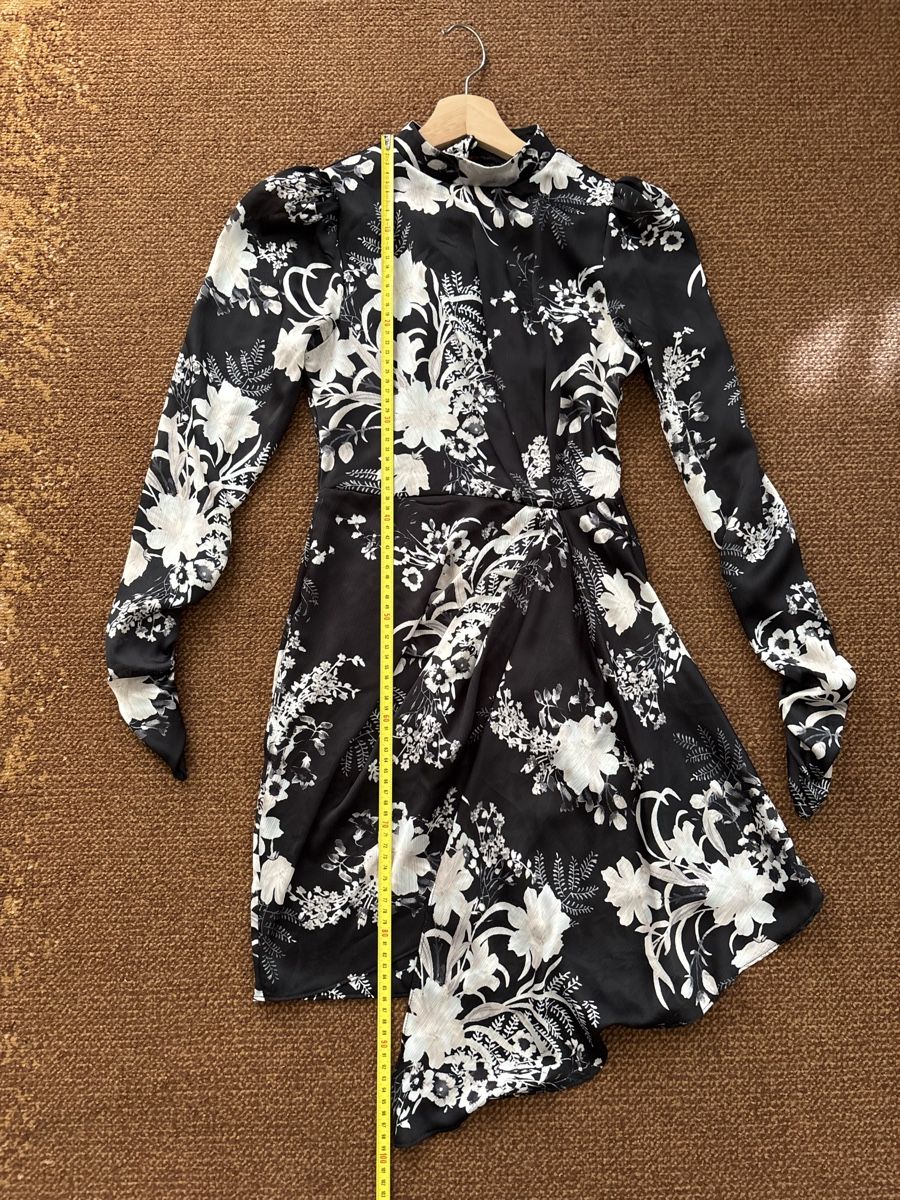 Vestiti: Dress – Nuovo (secondo la descrizione) da Confignon venduto da Second_Hand_Ch