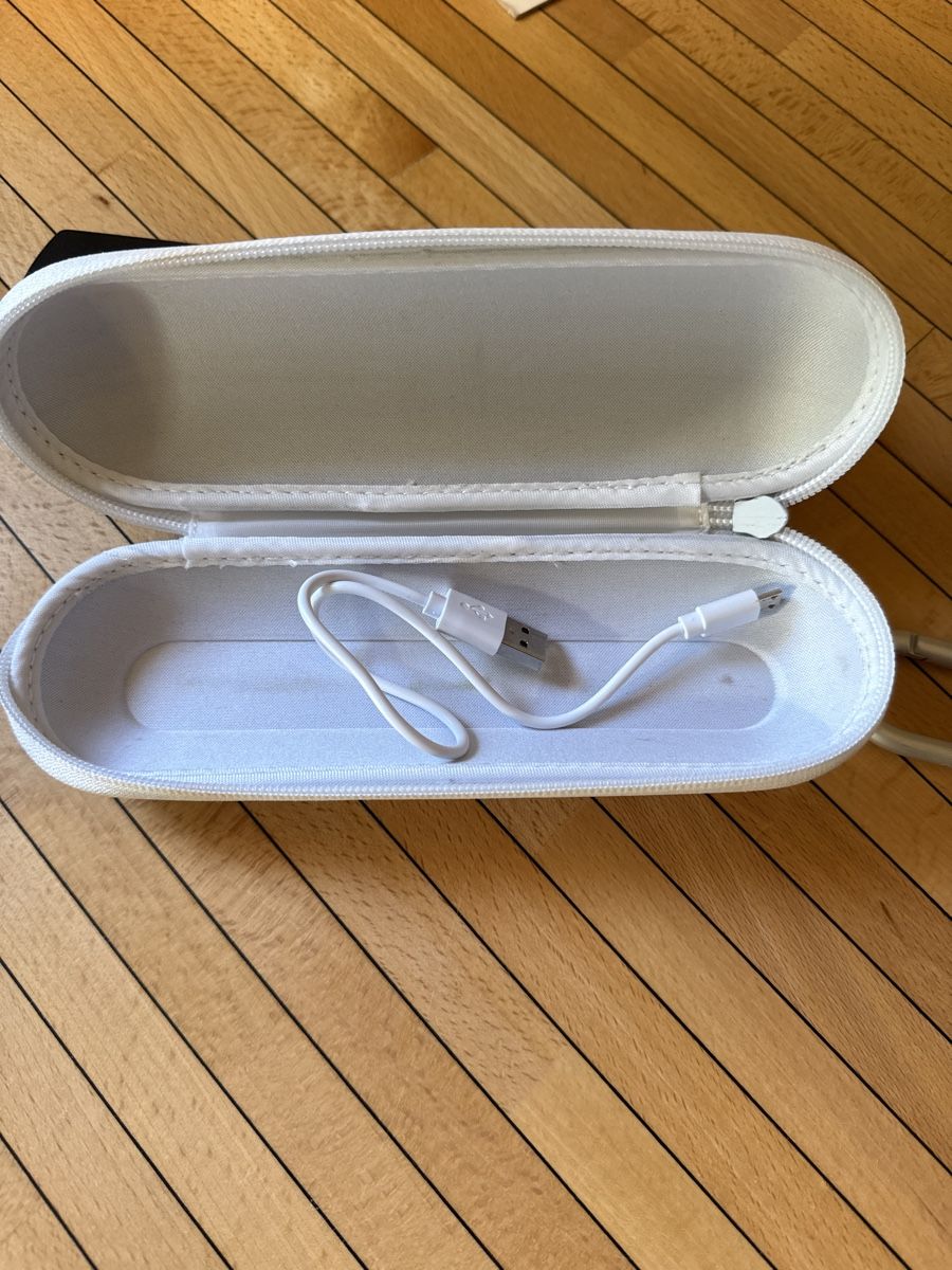 Beats Casse acustiche: Beats by Dre Headphones Case - Pristine Condition! – Usato da Flumserberg tannenboden alp venduto da pedroredshoes 2