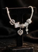 Bracciale tipo pandora con charm nuovo