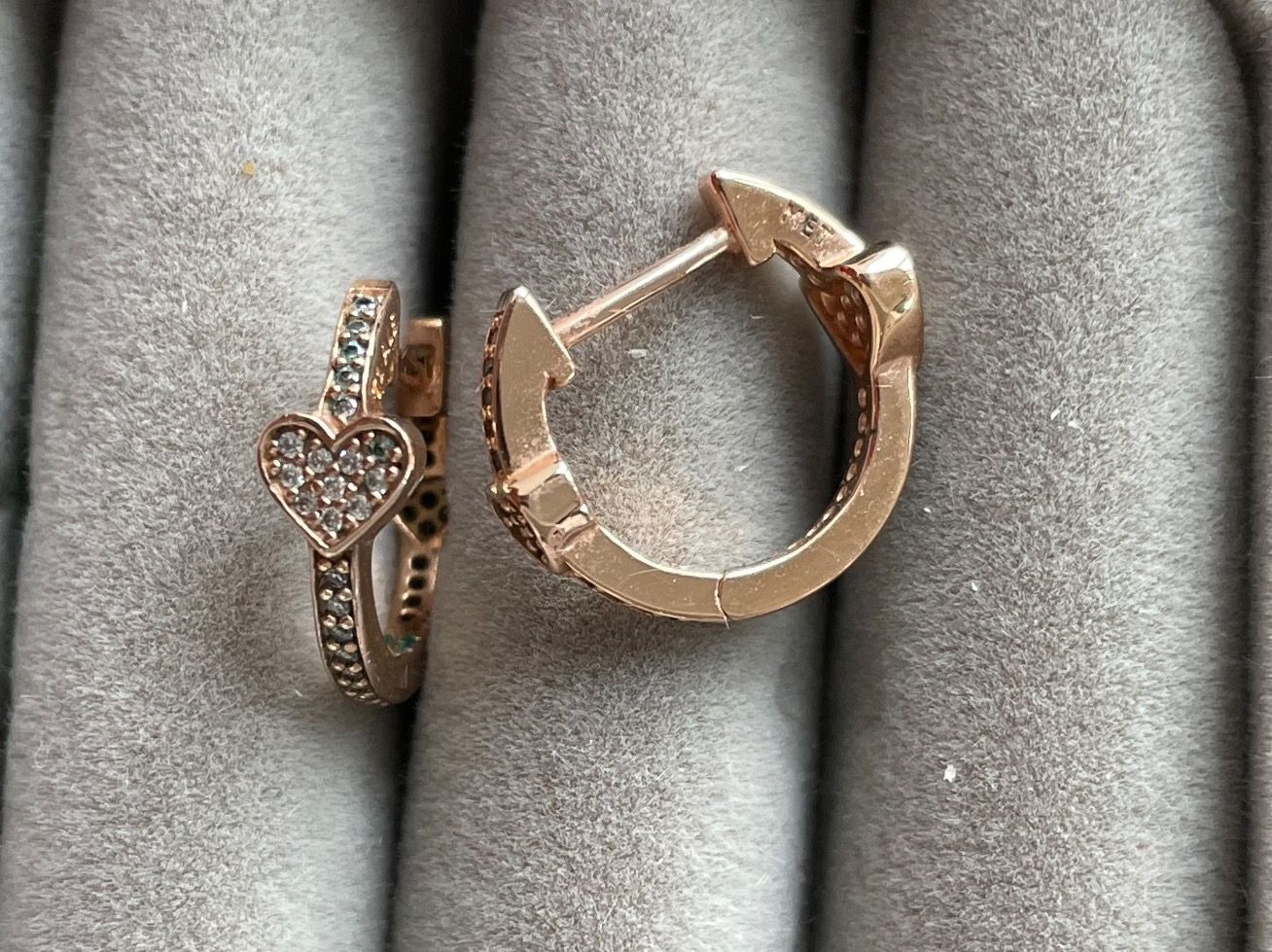 Pandora Orecchini pendenti & Orecchini a lobo: PANDORA original earrings rose heart – Nuovo (secondo la descrizione) da Uetikon am See venduto da kar_r6xq 1