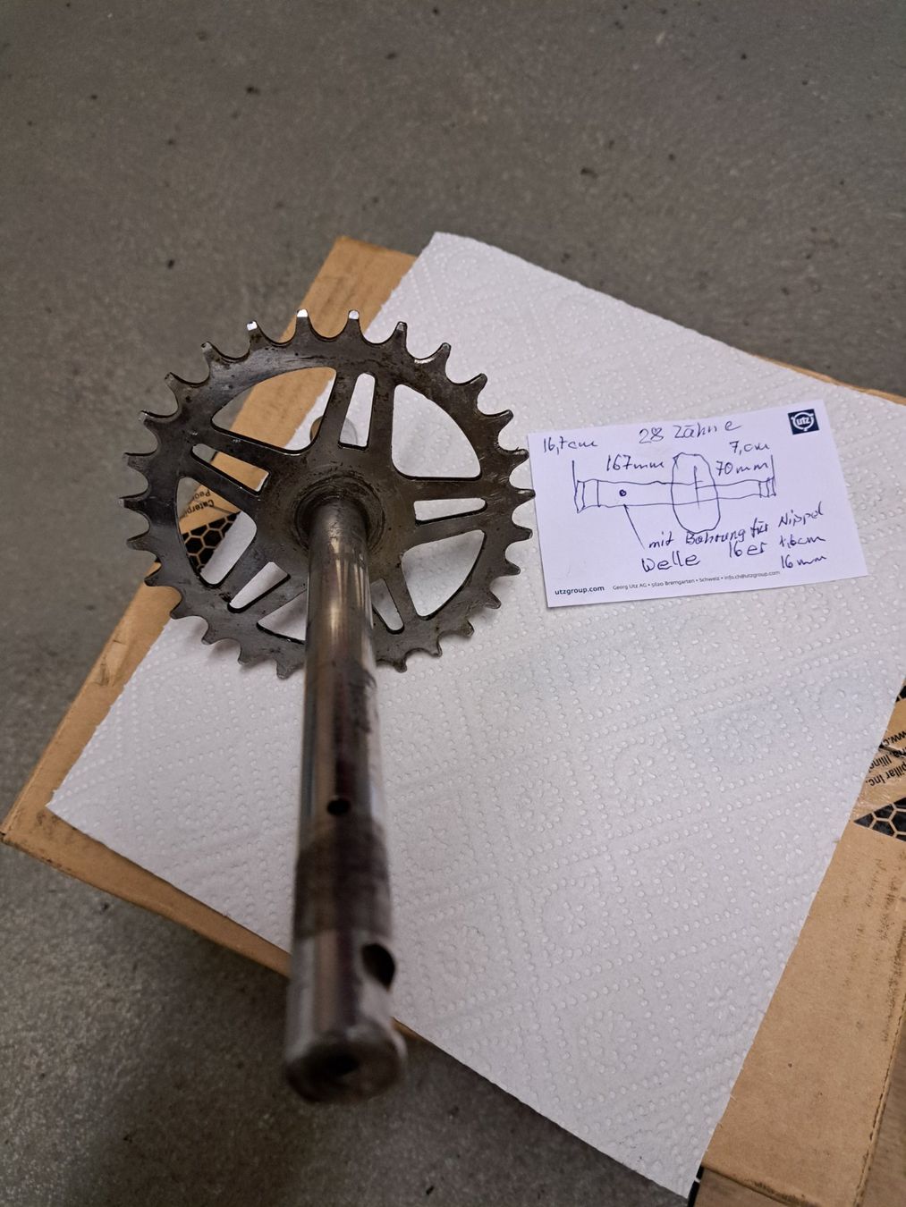 Pièces pour mobylette: Pedalachse mit Zahnrad. – D'occasion à Boswil par Mriesen 1
