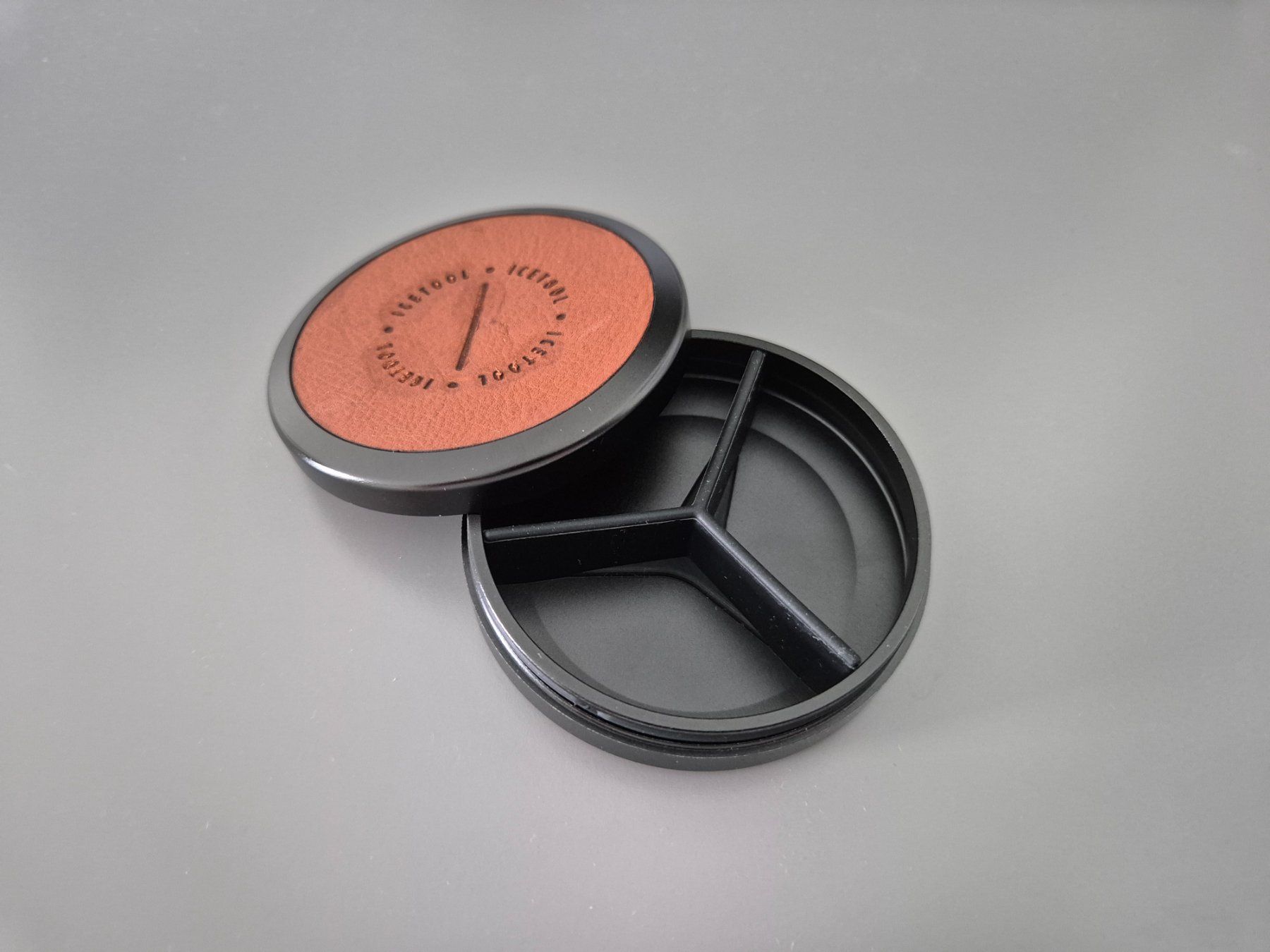 Contenitori & Simili: ICETOOL Snusdose – Usato da Gunzwil venduto da Andrin1998