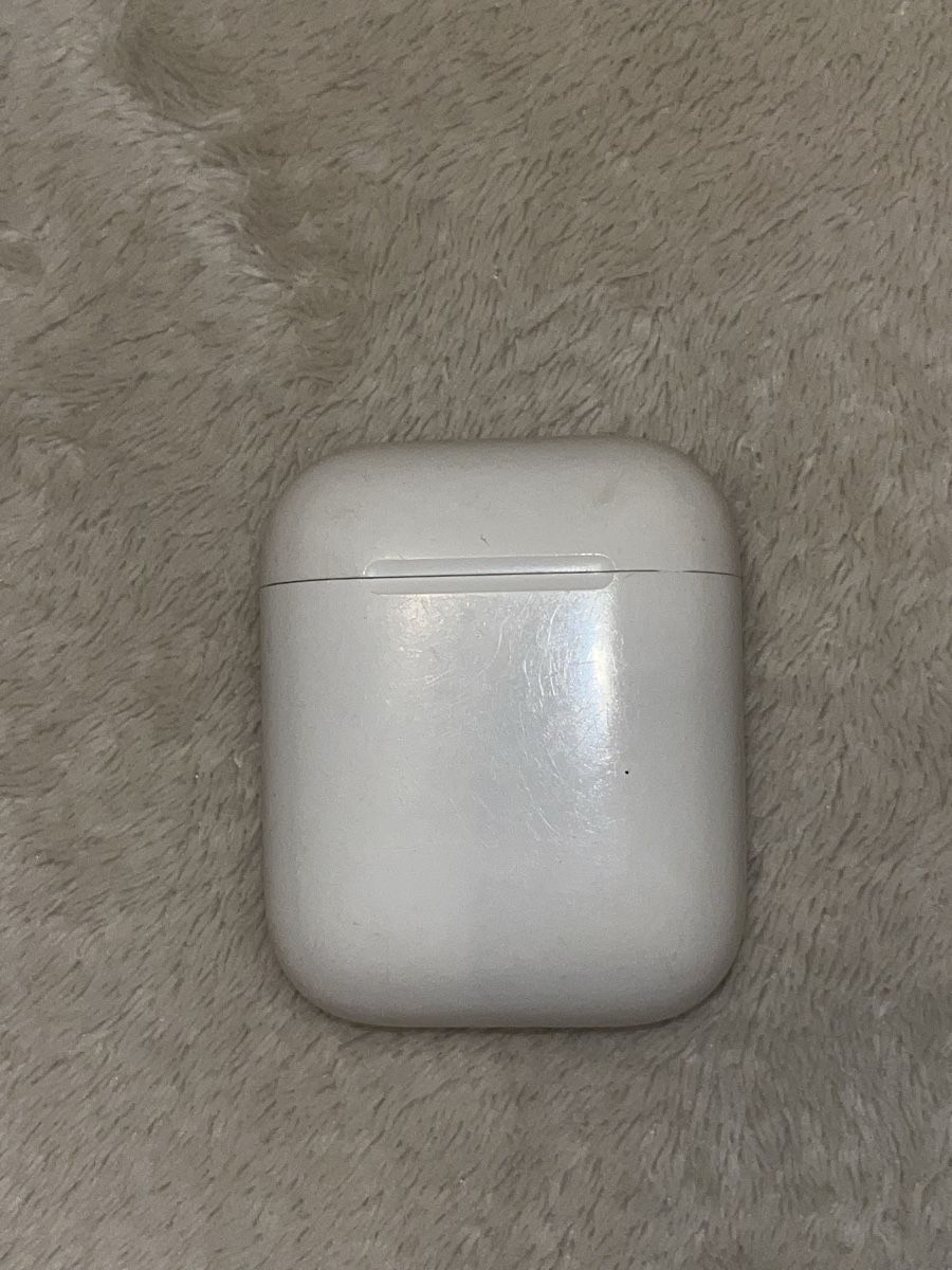 Apple Cuffie: Airpod Case (ohne Airpods) – Usato da Mellingen venduto da Cebrau16