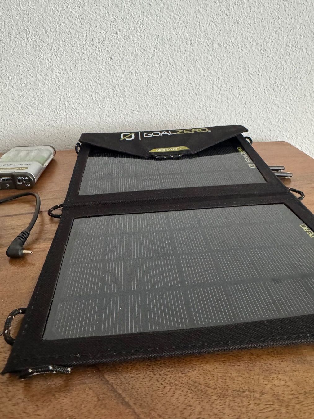 Goal Zero Dispositivi a energia solare: Goal Zero Nomad 7 Solarpanel mit Guide 10 Plus – Usato da Zürich venduto da Celeron 1