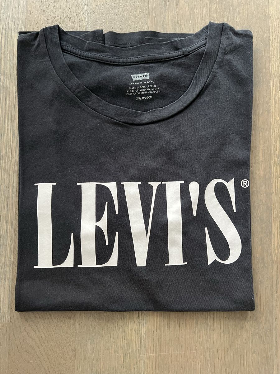 Levi's T-shirt: Schickes Levi's T-Shirt – Usato da Kriens venduto da Krienserin_T