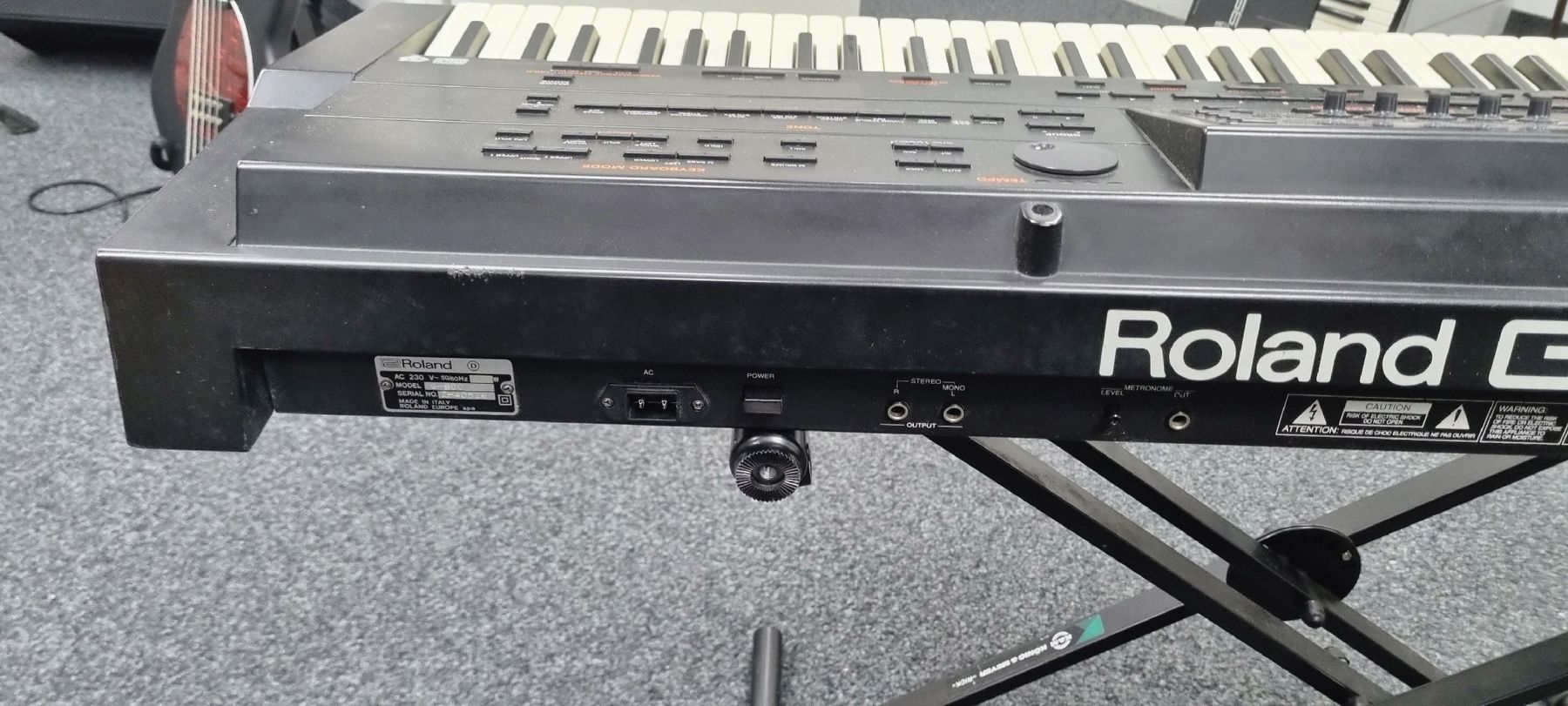 Roland Instruments de musique: Roland G-800 Arranger Keyboard - vintage – D'occasion à Solothurn par elja02 2