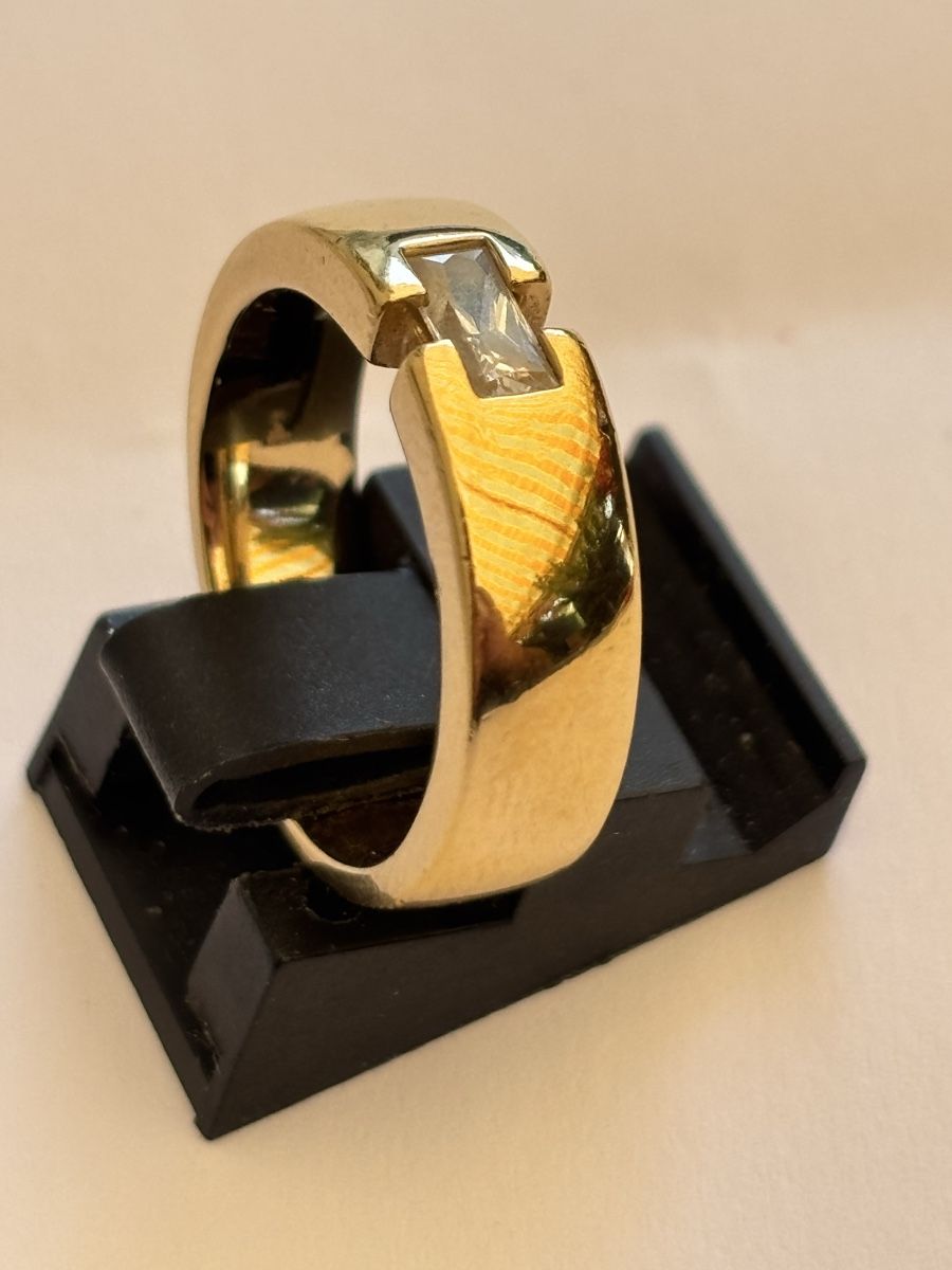 Anelli: Gelbgold Ring mit Diamant 18 Karat  – Usato da Langnau am Albis venduto da flusspflege 3