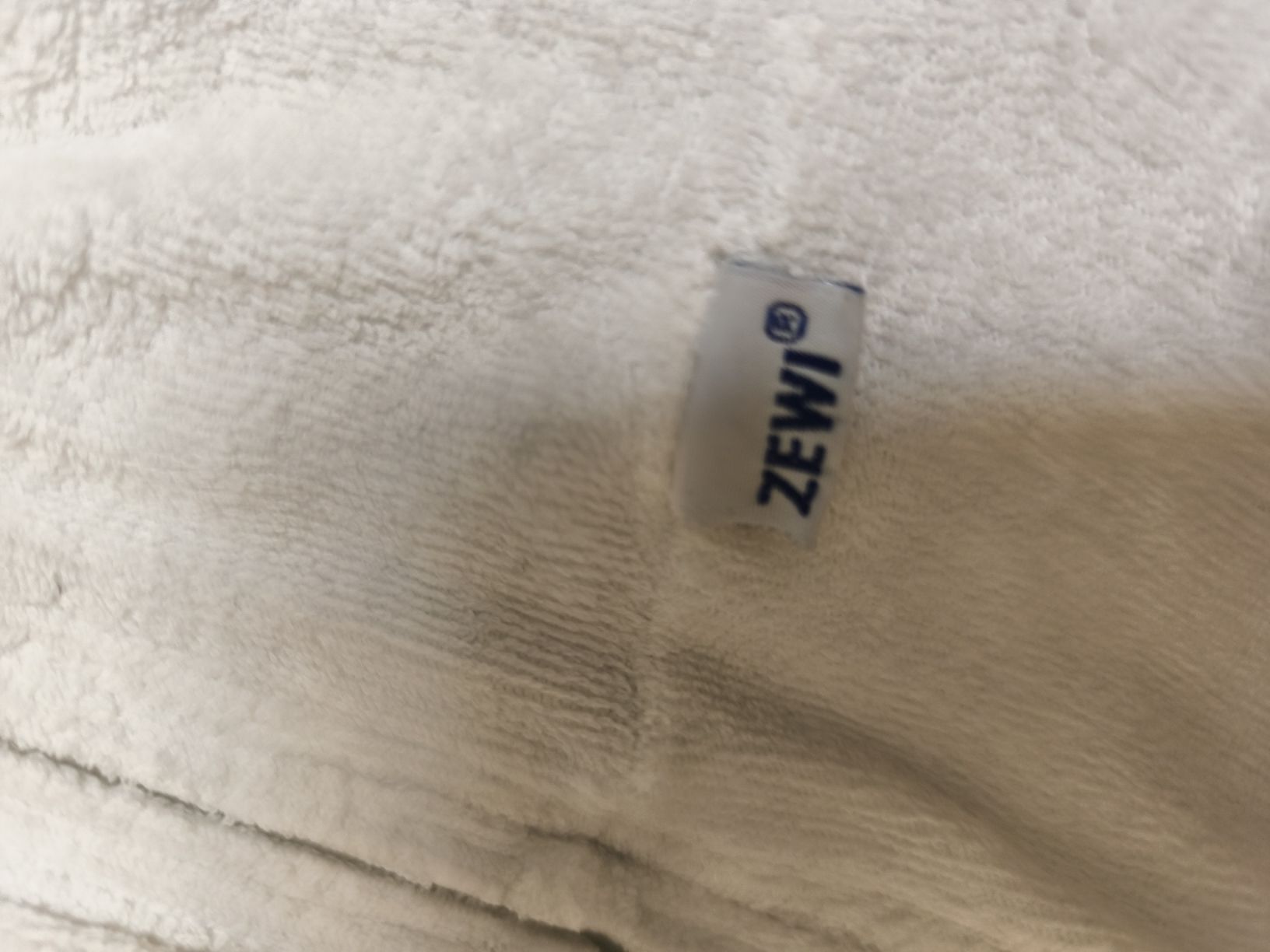 Zewi Coperte: Zewi Decke 1.40 x 70cm – Usato da Illnau venduto da snejinka 1