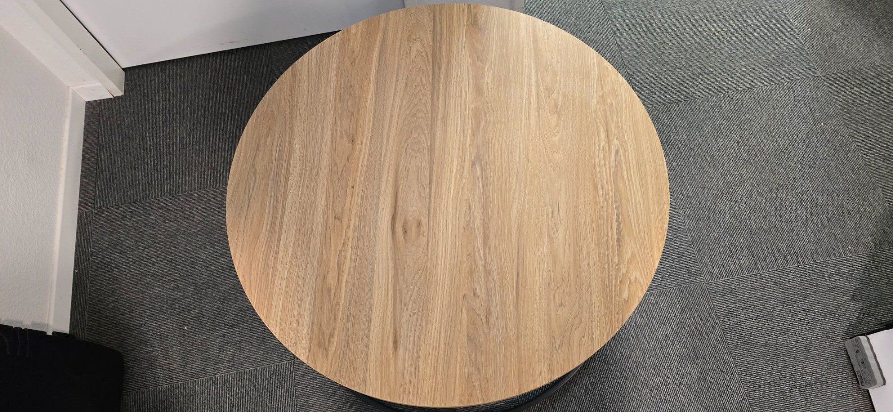Tavoli: Couchtisch rund Eiche Optik Metallgestell schwarz – Usato da Dübendorf venduto da ron_hq9v