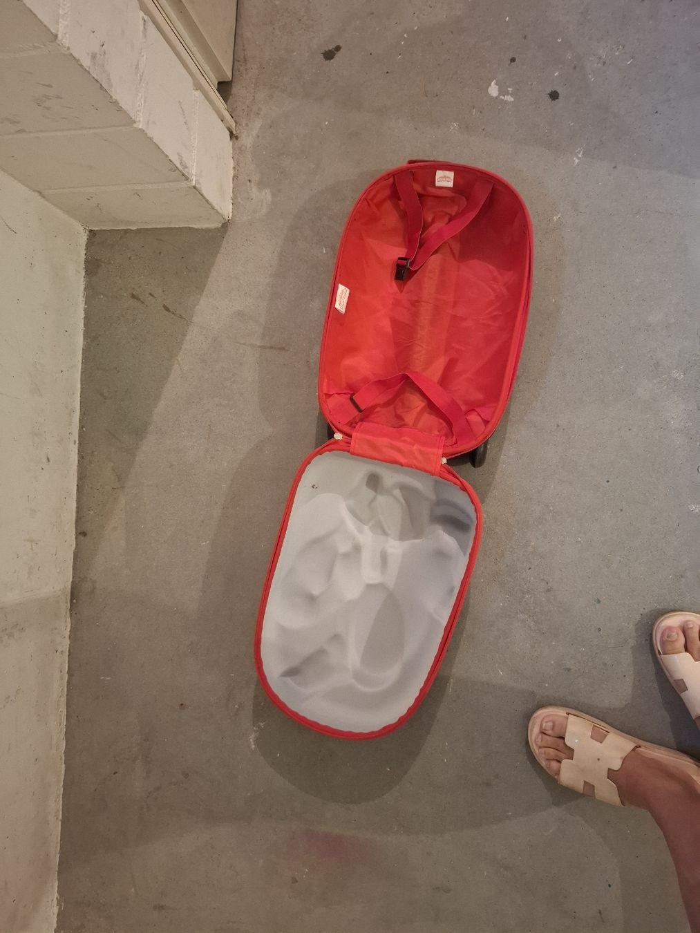 Reisekoffer: Spiderman Kinderkoffer mit Rollen und Griff – Gebraucht aus Rickenbach LU von mimy545 2