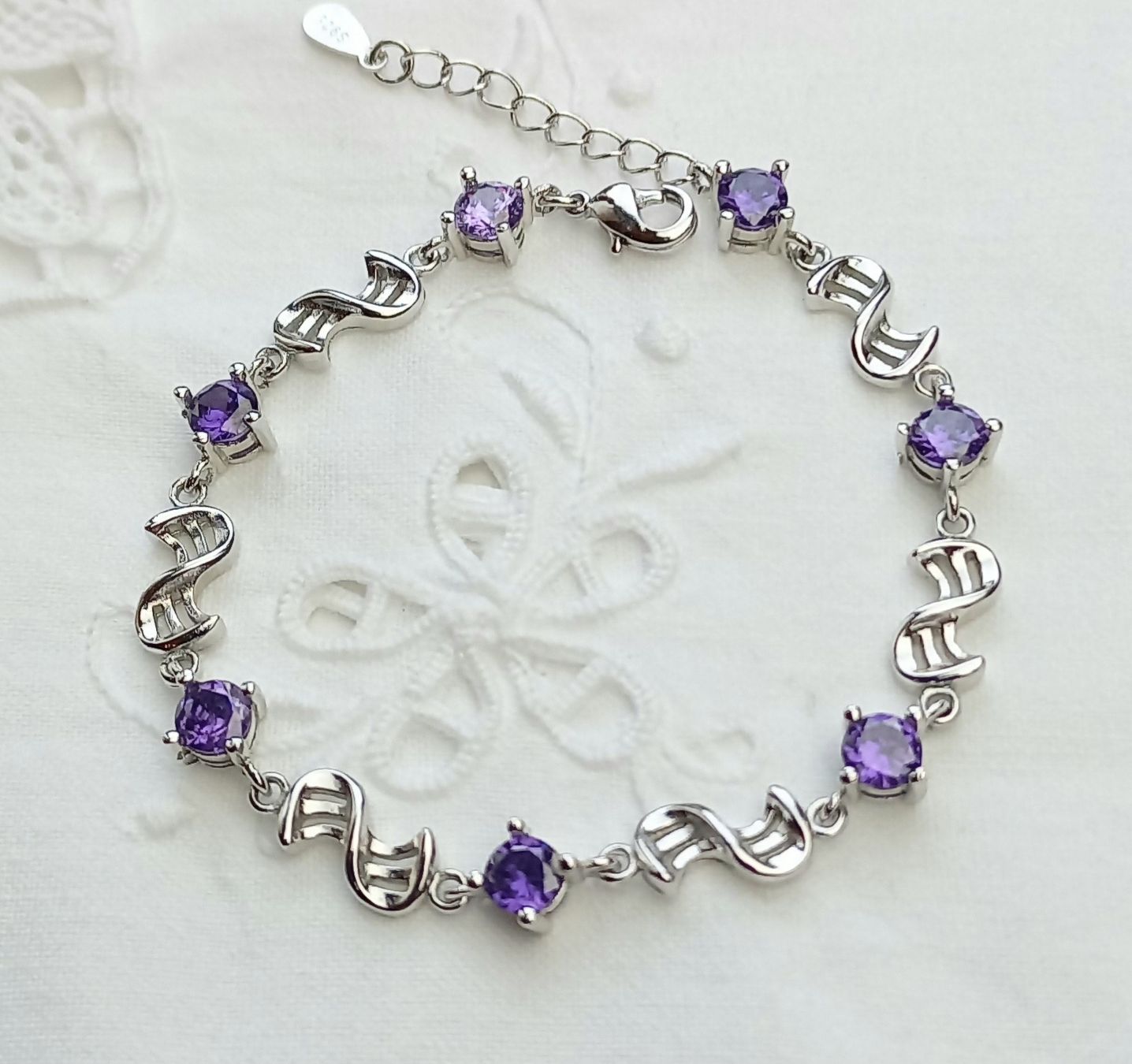 Bracciali & Braccialetti: Silberschmuck Armband mit lila Steinen. – Usato da Buchs AG venduto da Dzirul 3