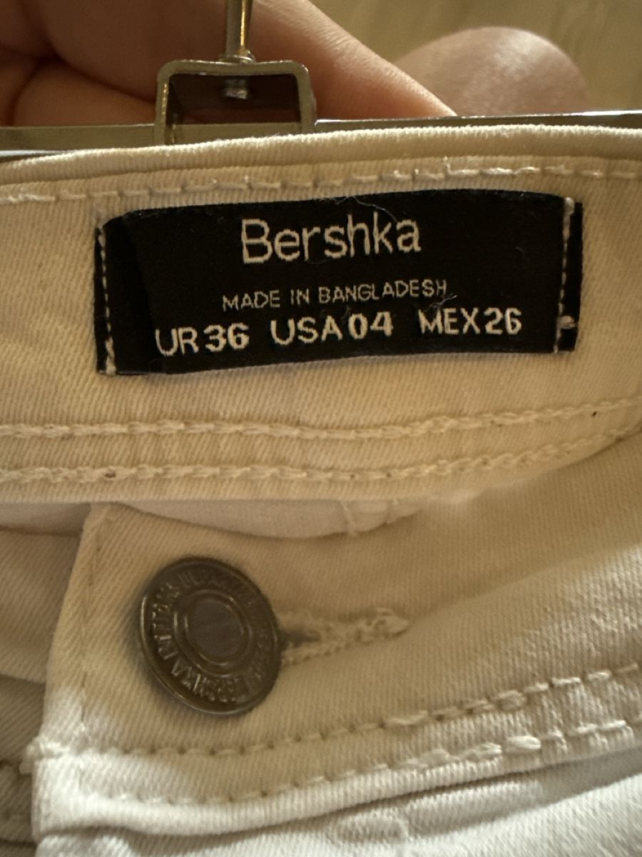 Bershka Jeans: Jeans blanc  – Usato da Châtelaine venduto da ant_6rpw 2