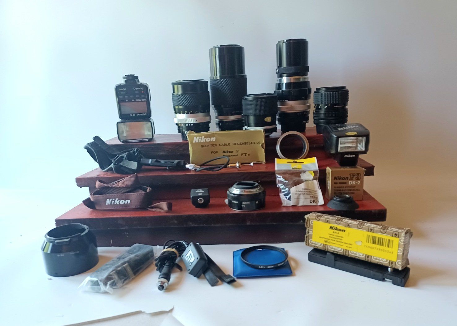 Nikon Kamera: Lot accessoires et objectifs Nikon – Gebraucht aus Travers von Aspago