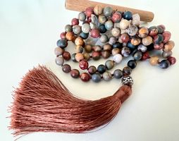 Longkette Picasso-Jaspis Seidenquaste 108 Perlen geknüpft