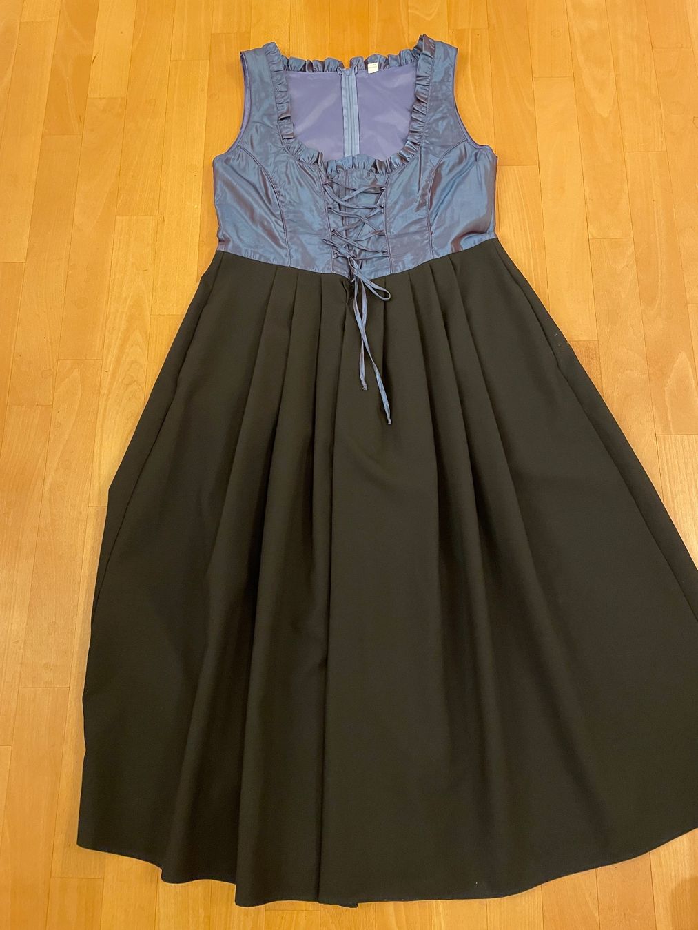 Costumi: Oktoberfest-Dirndl ohne Bluse Gr.46 – Usato da Winterthur venduto da moschtli20 2