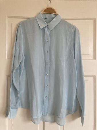 Seidenbluse hellblau L + Geschenk