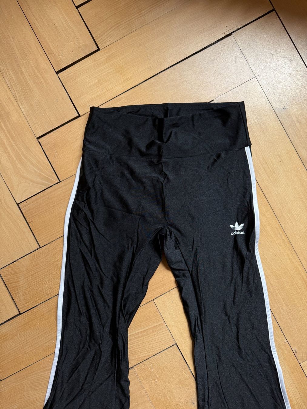 Adidas Pantaloni: ADIDAS - Flared Trainerhose schwarz L – Usato da Zürich venduto da Diazaio 1