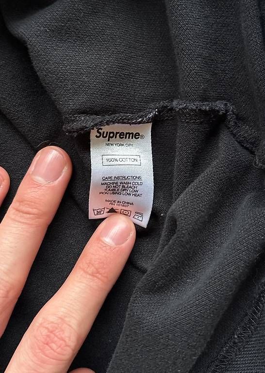 T-shirt: Supreme T Shirt – Usato da Zürich venduto da tay_6ylh 1