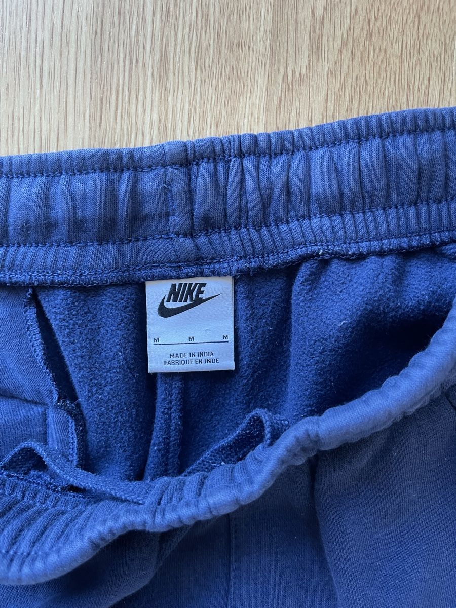 Nike Pantaloni: Nike Jogginghose dunkelblau  – Usato da Biel/Bienne venduto da sof_yx5y 1