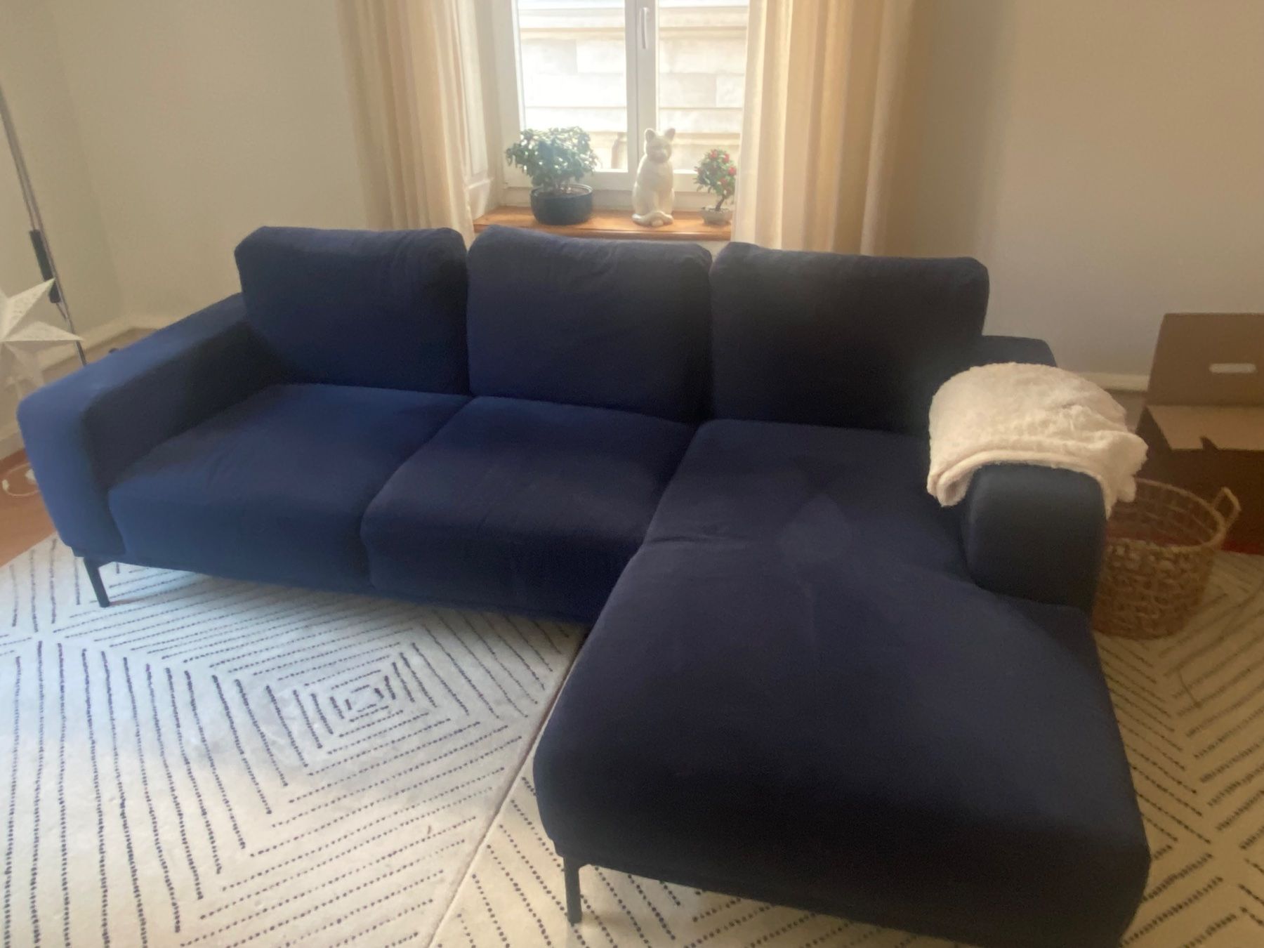 Livique Sofas: Blaues Sofa von Livique – Gebraucht aus Horgen von Nathigruen