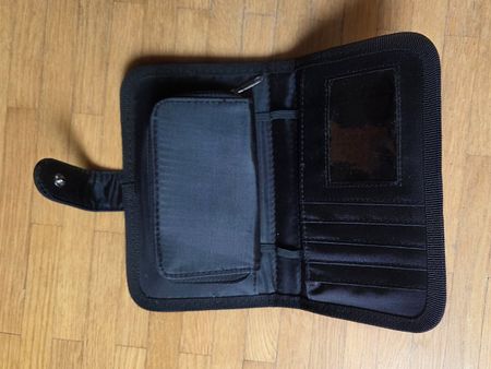 Schwarze Portemonnaie / Brieftasche, neuwertig Top Zustand