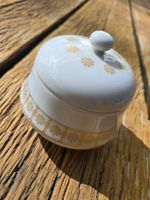 Keramik: Porzellandose weiss mit Ornamenten gold-Langenthal