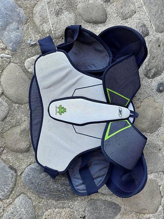 Reebok Protezioni & Imbottiture: Eishockey Brustpanzer RBK – Usato da Uetendorf venduto da Arrani 1
