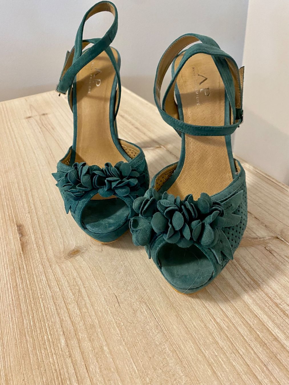 Avant Premiere Scarpe da donna: Sandalette Wildleder mit Riemchen – Usato da Grenchen venduto da glamourlady 1