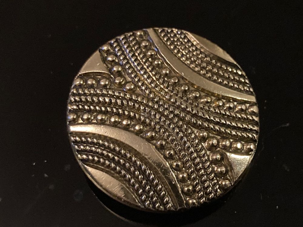Broche Basque Vintage Diamètre 40mm - Fermoir Piston, Occasion Pleine De Charme
