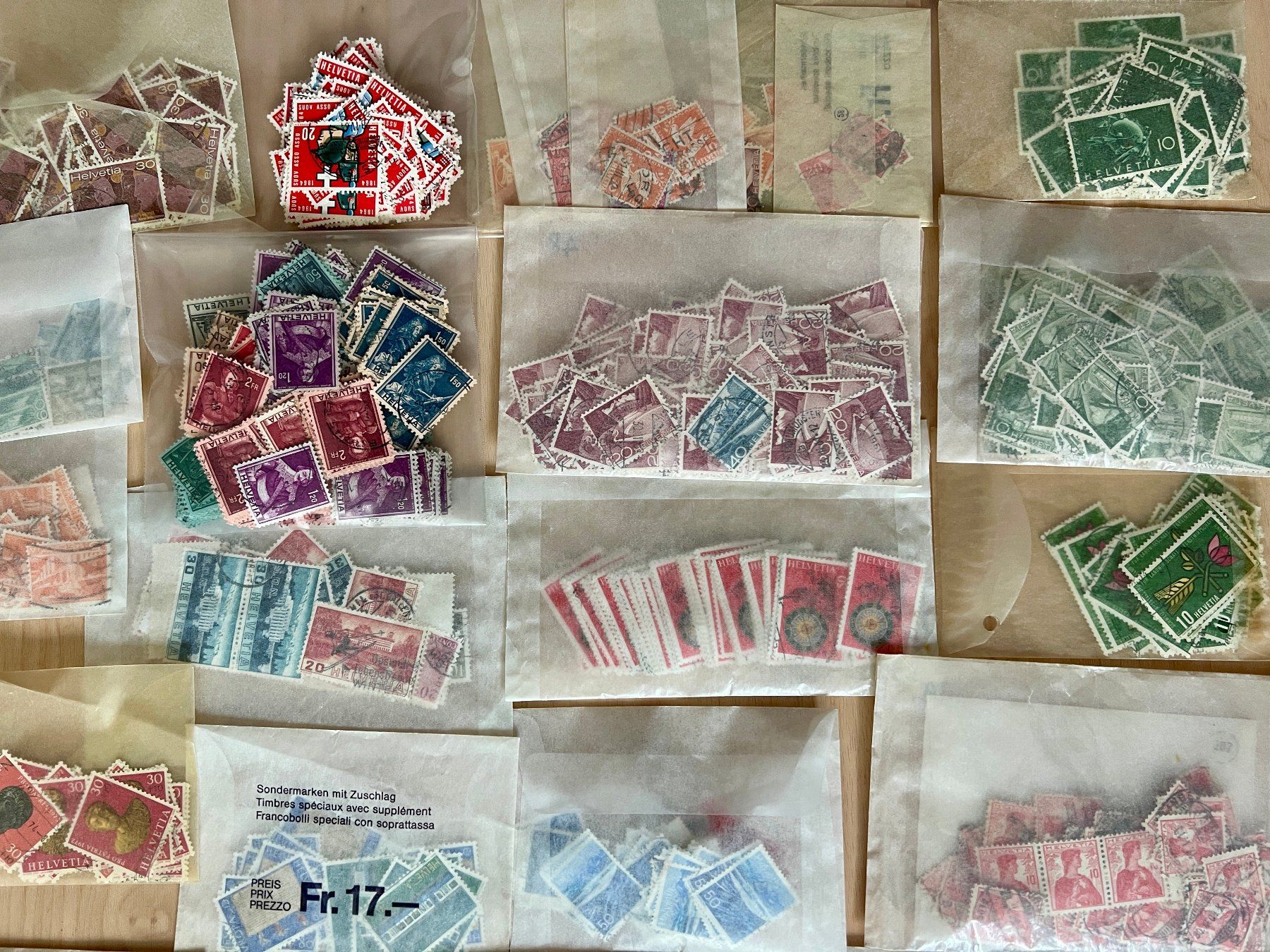 Tous les timbres: Gr. Posten BM CH-Doubletten in kl. Couverts sortiert – D'occasion à Stäfa par Hannahsita14 2