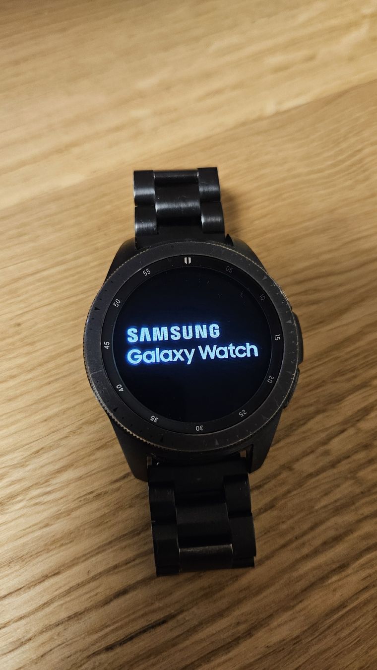 Samsung Smartwatch: Samsung Galaxy Watch 42mm Bluetooth  – D'occasion à Frenkendorf par Julesrules84 2