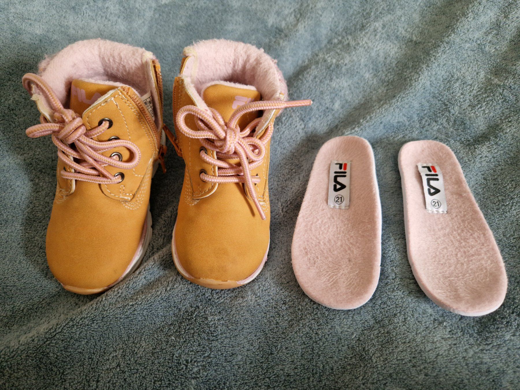 Fila Scarpe per ragazze: Schuhe FILA grösse 21 – Usato da Heimberg venduto da Eleanor20 1