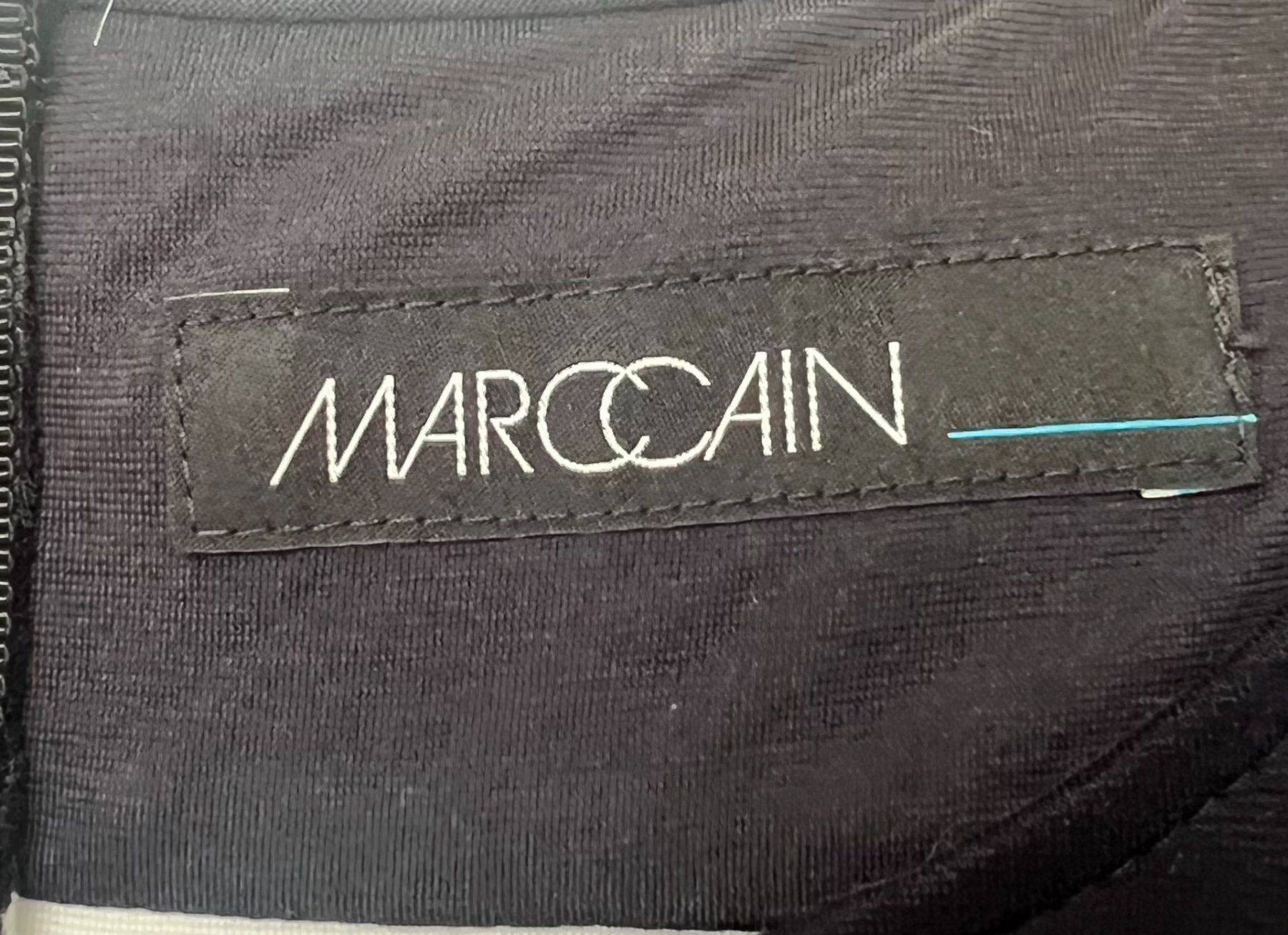 Marc Cain Robes: Kleid MARC CAIN gestreift Blumenmuster Grösse 36 – D'occasion à Ruggell par artemis56 2