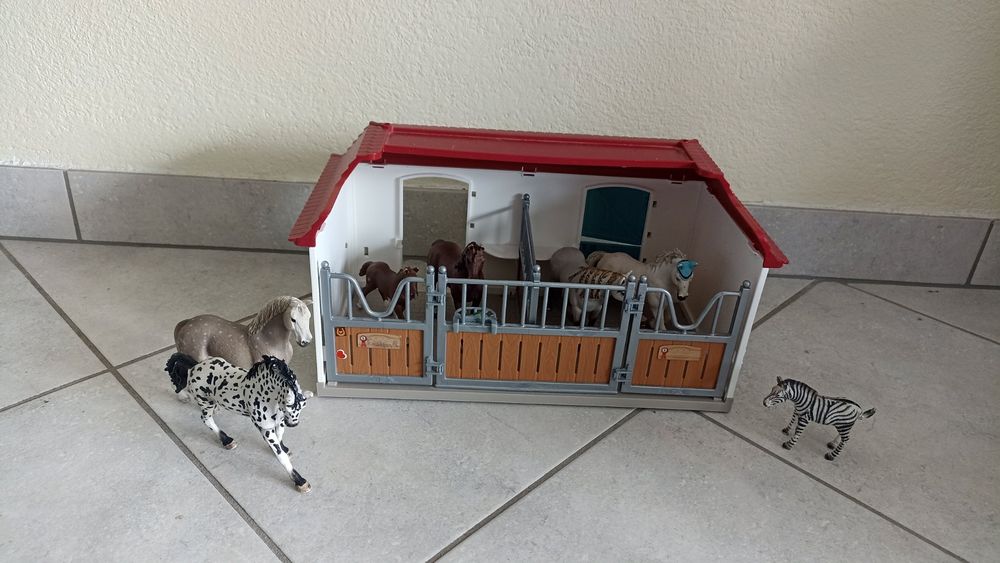 Schleich Stall inkl. Pferden Pferde (Gebraucht) in Gossau ZH für CHF 10 Illustration 
