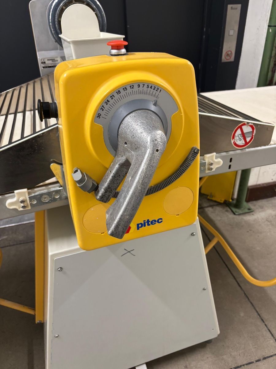 Elettrodomestici da cucina: Ausrollmaschine – Usato da Dietikon venduto da dia_y8y5 3